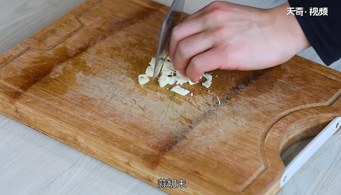 芹菜炒藕丝的做法 怎么做芹菜炒藕丝