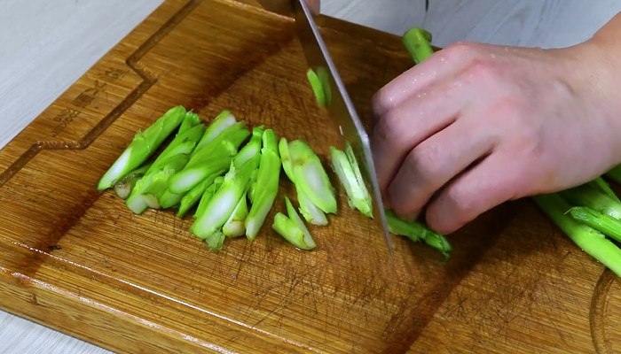 芥兰炒牛肉怎么做 芥兰炒牛肉的做法